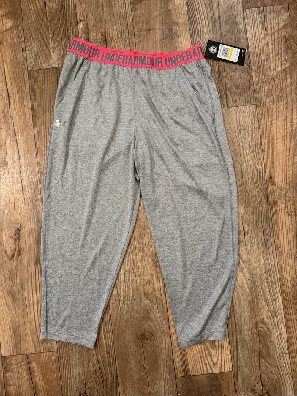 Under Armour Grey Capris with Pink Waistband. Size Medium. Brand new